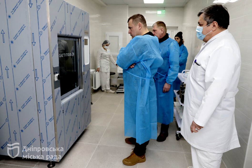 Лікарня Дніпра отримала сучасне обладнання від іноземних партнерів