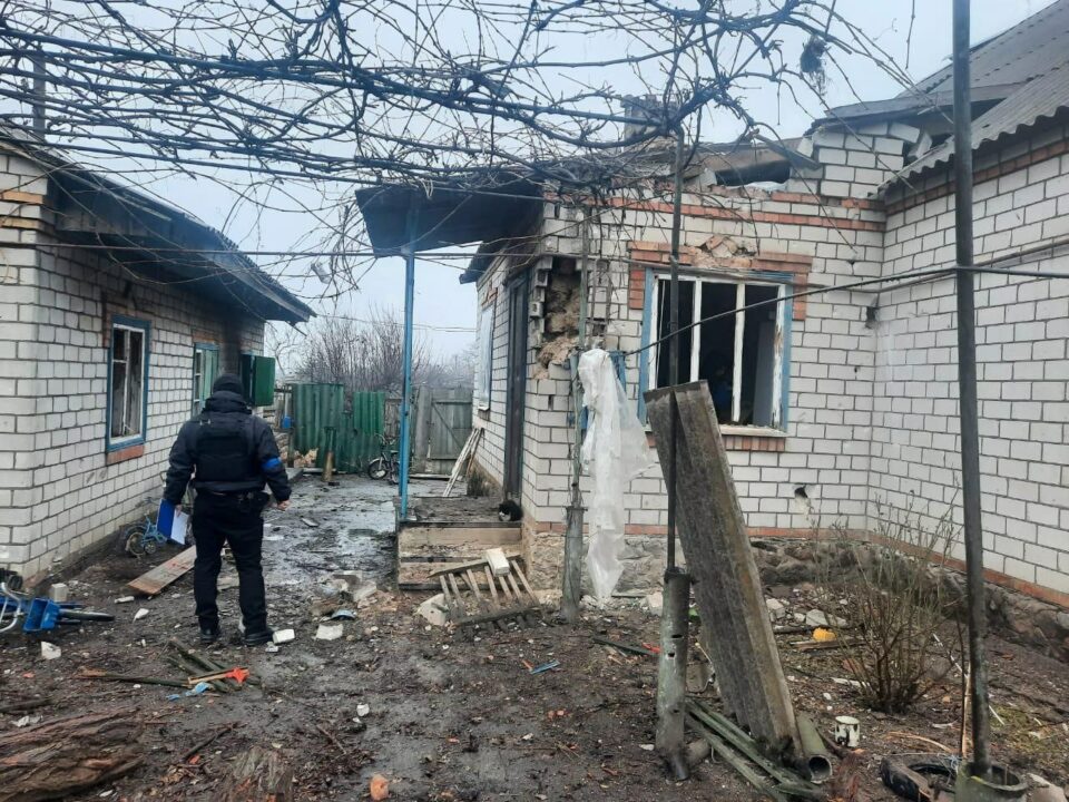 Враг обстрелял Никопольский район Днепропетровщины: полиция фиксирует последствия
