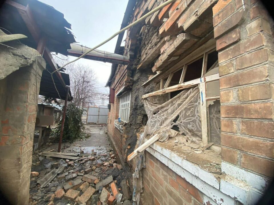 Враг обстрелял Никопольский район Днепропетровщины: полиция фиксирует последствия