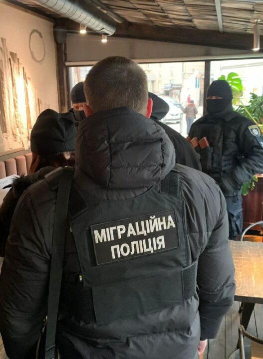 На Дніпропетровщині затримали місцевого жителя, який незаконно переправляв чоловіків за кордон