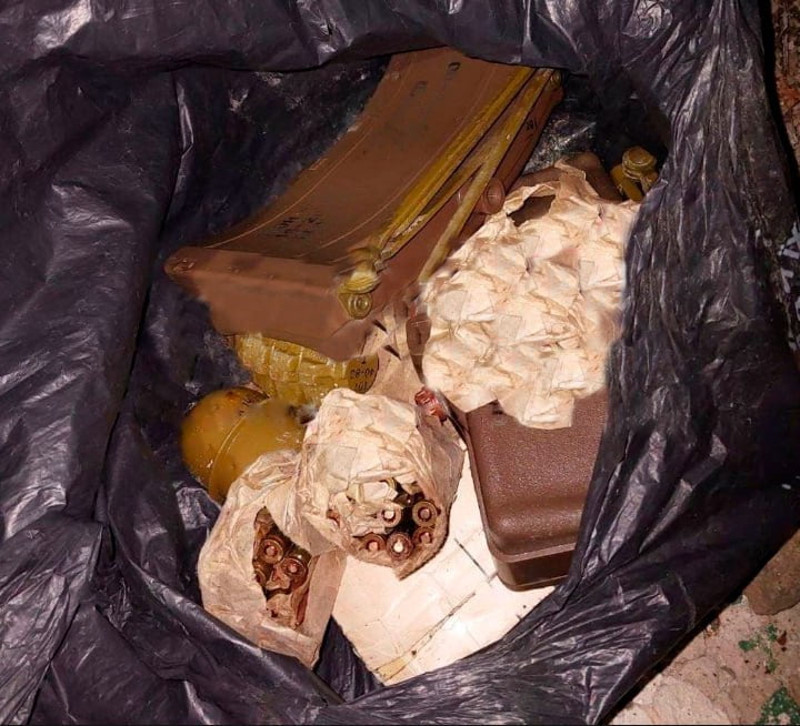 На околиці Дніпра місцевий житель виявив схованку з боєприпасами