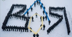 Днепровские курсанты провели патриотический флешмоб в честь Дня Государственного Герба - рис. 1