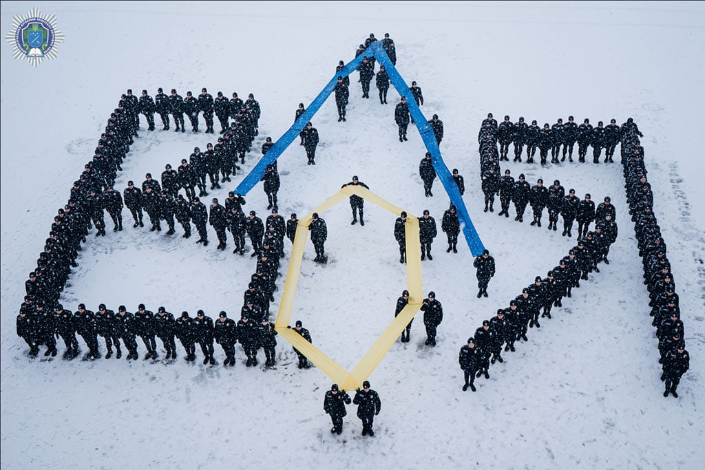 Дніпровські курсанти провели патріотичний флешмоб на честь Дня Державного Герба