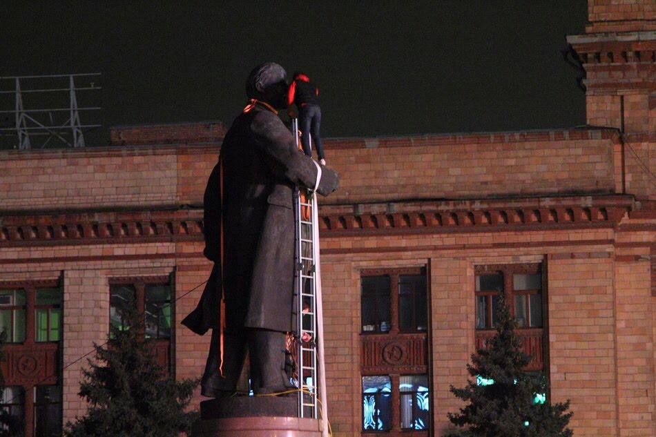 Річниця зносу Леніна у Дніпрі: мешканцям пропонують вирішити долю демонтованих пам'ятників - рис. 1