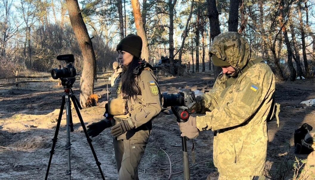 Інформаційний фронт: в Україні військових журналістів привітали з їх професійним днем