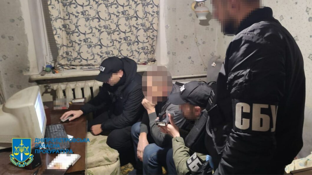 Оправдывали терроризм: на Днепропетровщине трем коллаборантам сообщили о подозрении - рис. 1