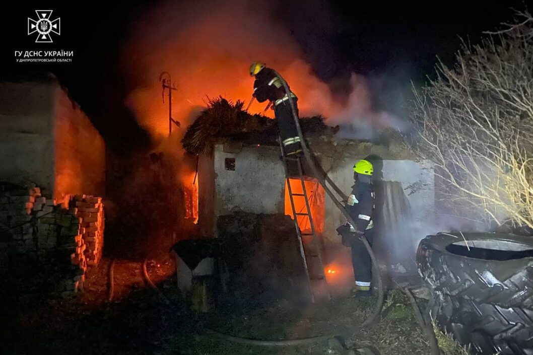 На Днепропетровщине загорелся частный дом: погиб мужчина - рис. 1