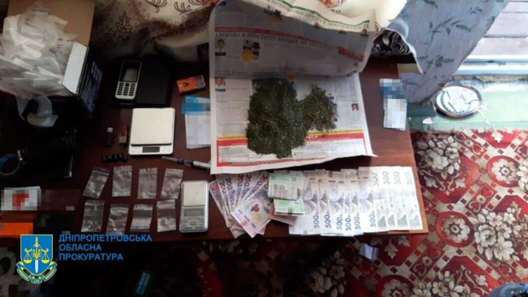 У Кривому Розі викрили злочинну групу наркозбувачів