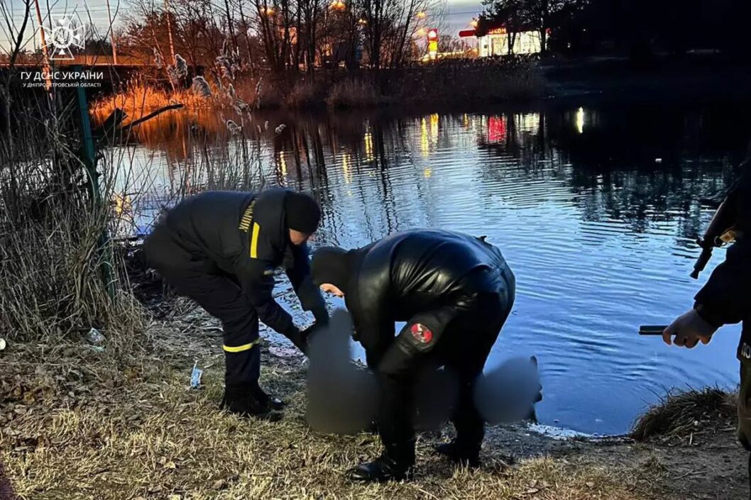 У Дніпрі з Ломівського каналу рятувальники дістали тіло чоловіка