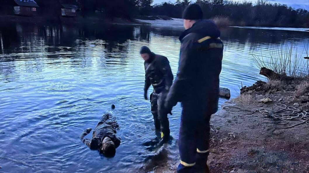 В Днепре из Ломовского канала спасатели достали тело мужчины - рис. 2