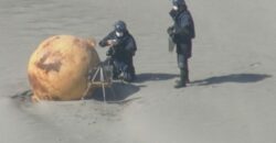 В Японії на березі моря знайшли невідомий об’єкт: місце "знахідки" оточила поліція (Фото)