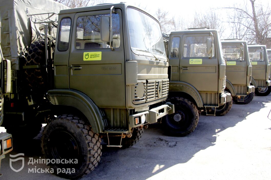 Помогут в спецзаданиях: Днепр передал Вооруженным силам высокопроходимые грузовики - рис. 1