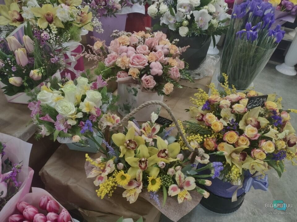 Ціна уваги: скільки коштують у Дніпрі квіти на 8 березня - рис. 15