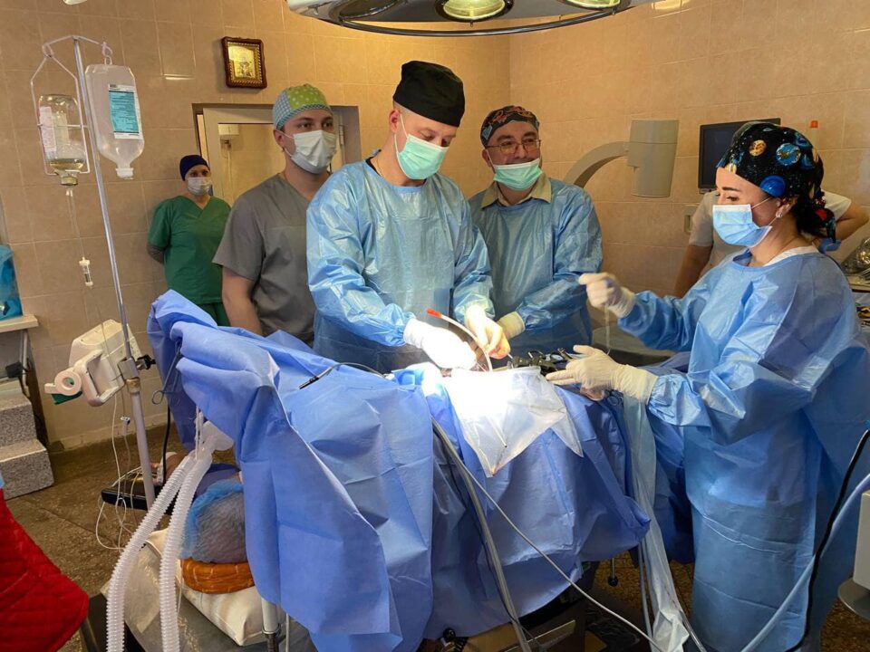 Медики Кривого Рогу провели унікальну операцію, врятувавши пацієнтку