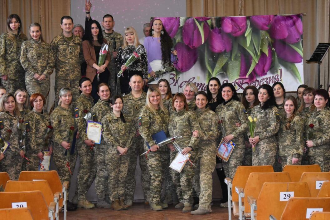 Військове керівництво України привітало жінок зі святом 8 березня - рис. 4