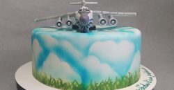 Кондитер з Дніпра приготував торт у вигляді українського літака
