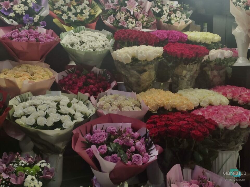 Ціна уваги: скільки коштують у Дніпрі квіти на 8 березня - рис. 13