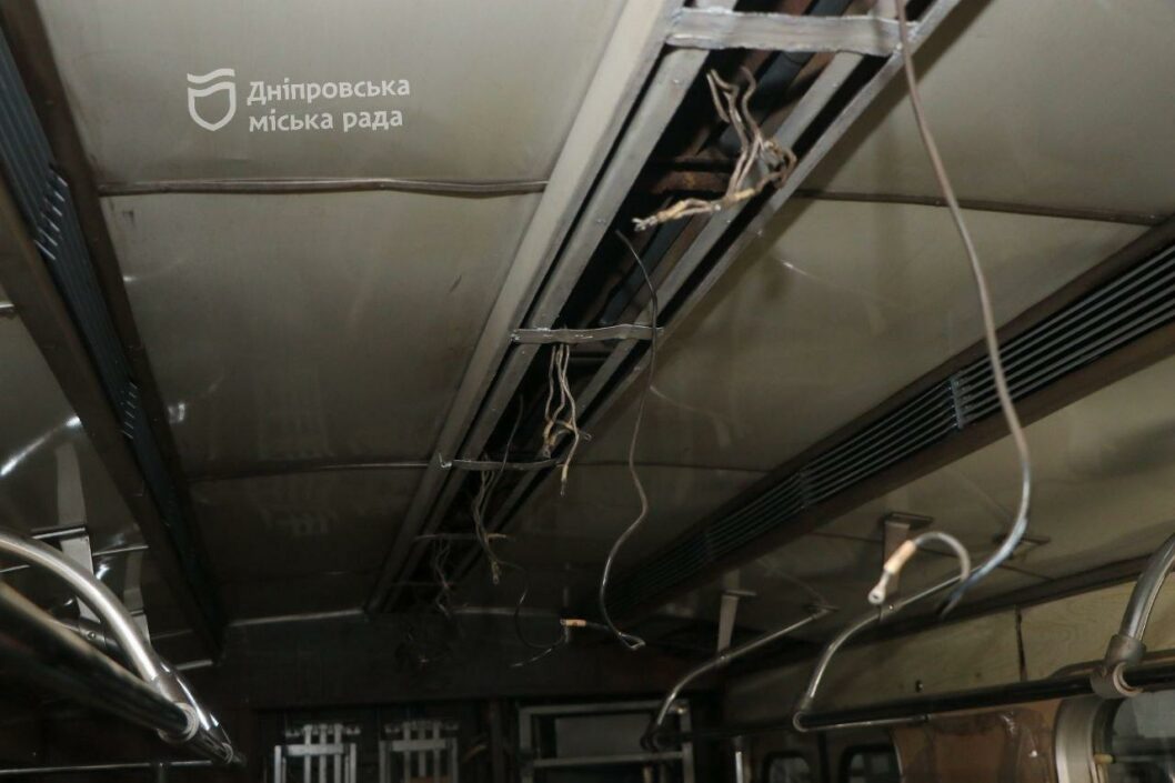 Для безопасности горожан: в Днепровском метрополитене ремонтируют вагоны - рис. 4