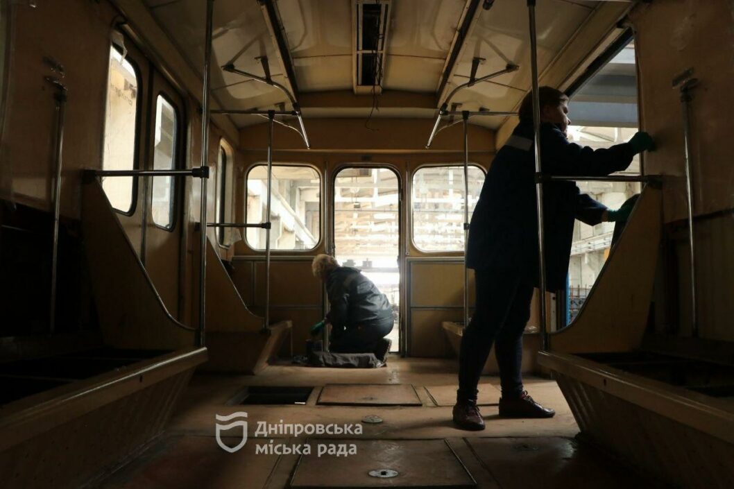 Для безопасности горожан: в Днепровском метрополитене ремонтируют вагоны - рис. 2