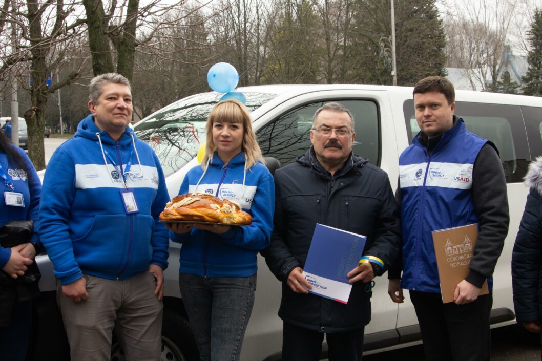 Солонянській громаді на Дніпропетровщині передали спецавтомобіль для маломобільних громадян