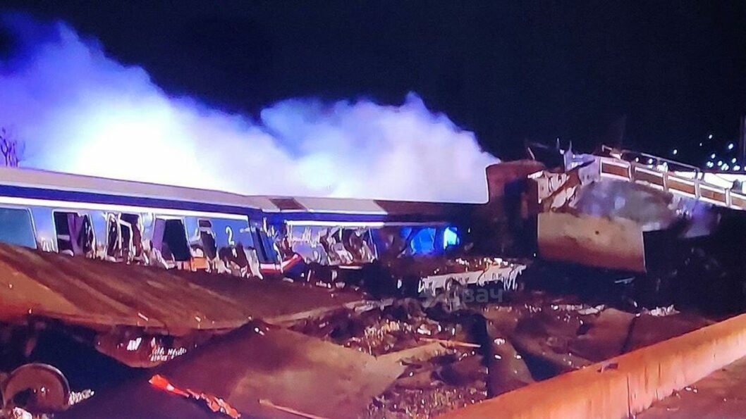 В Греции столкнулись два поезда: уже известно о 38 погибших