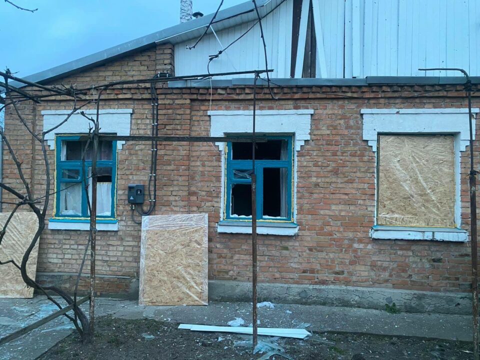 Окупанти з «Градів» обстріляли Нікопольський район Дніпропетровщини: постраждали 6 людей - рис. 2