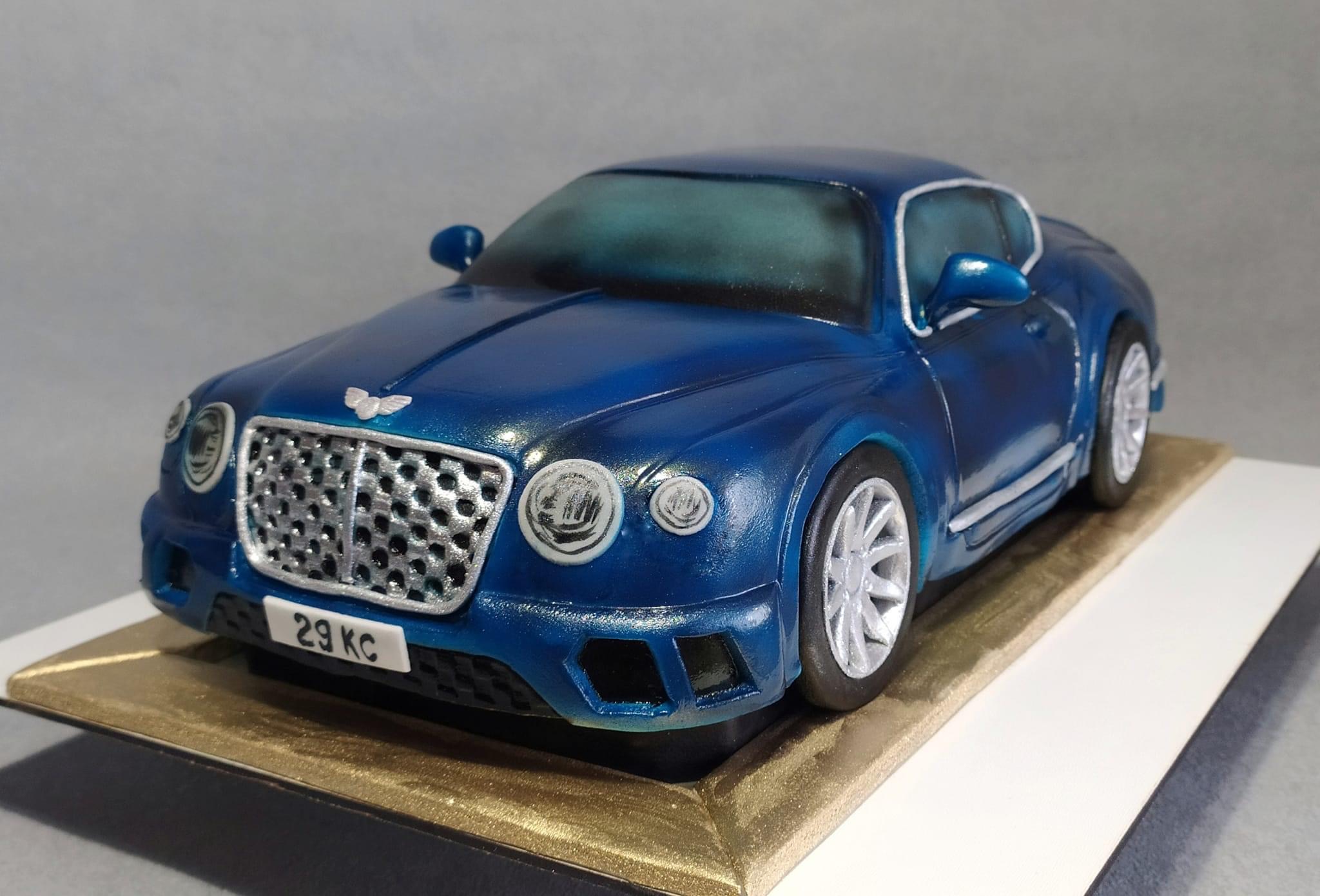 Дніпровський кондитер Дмитро Никифоренко приготував торт у вигляді Bentley