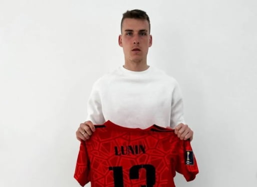 На аукціон виставлено футболку екс-голкіпера ФК “Дніпро” Андрія Луніна з автографами гравців “Реала”