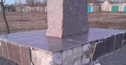 У П'ятихатках руйнується пам'ятник жертвам Голодомору - рис. 1