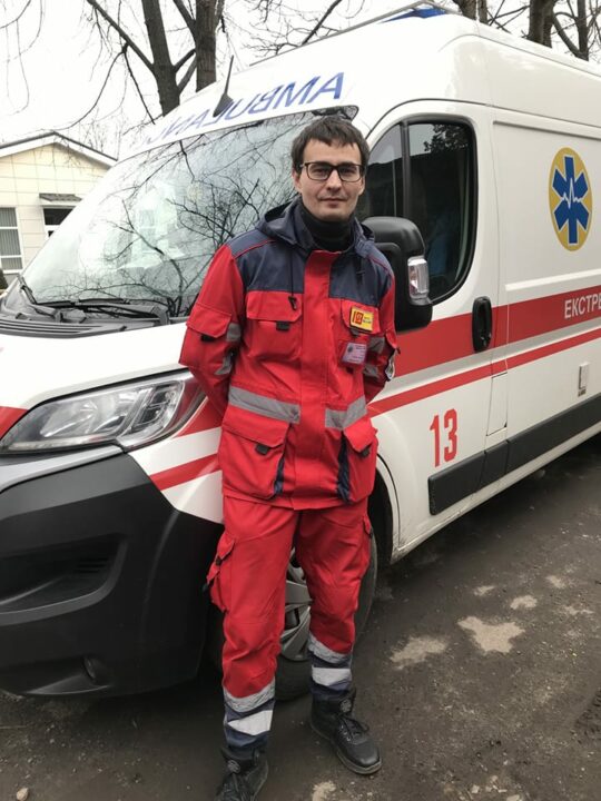 В Павлоградском районе мужчина серьезно поранил руку циркулярной пилой