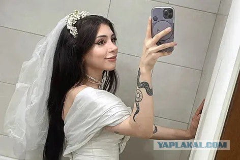 Не ужилась: аргентинская блогер вышла замуж за себя и... развелась