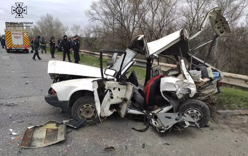 Смертельна ДТП: у Кам'янському рятувальники ліквідували наслідки аварії