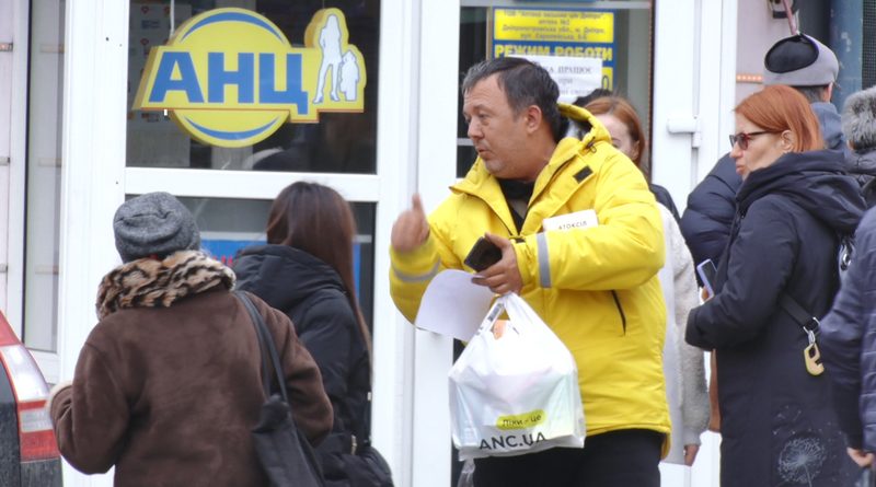 Через набуття чинності закону до аптек Дніпра вишикувались черги - рис. 1