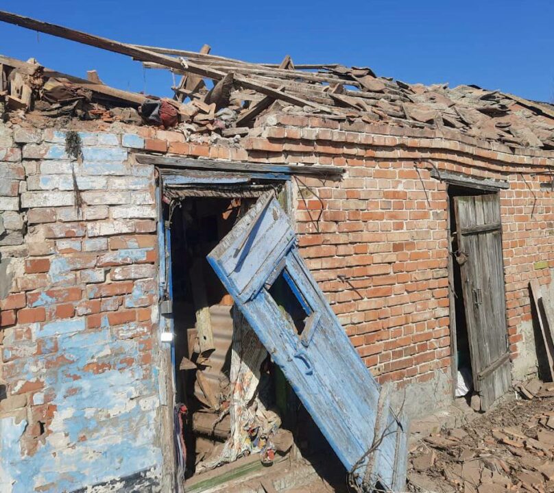 Російські війська з важкої артилерії обстріляли Нікополь: пошкоджена цивільна інфраструктура