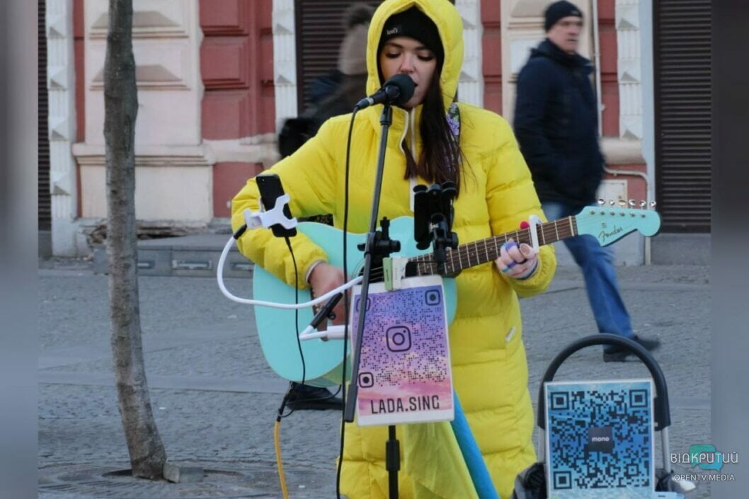 200 000 гривень за рік: у Дніпрі співачка і волонтер збирає гроші для ЗСУм