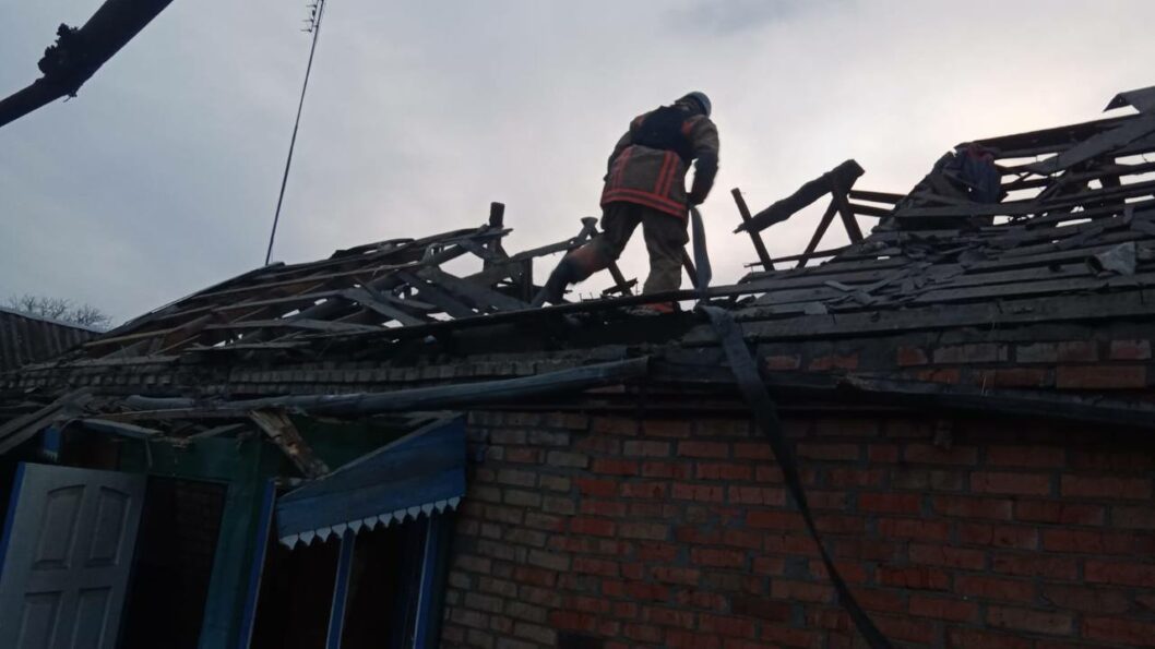 Российские террористы 5 раз атаковали Никопольщину: есть пострадавшие - рис. 1