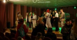 Діти Дніпра влаштували театральну виставу для збору коштів чотирилапим