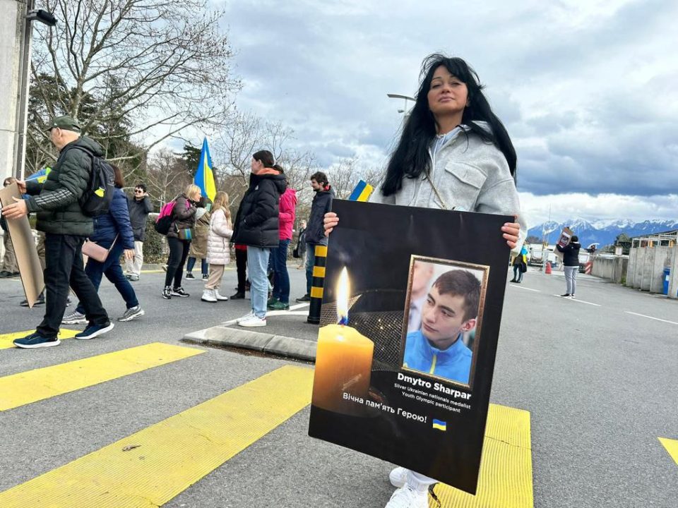 В Лозанне провели митинг против участия россиян и белорусов в Олимпиаде-2024 - рис. 2