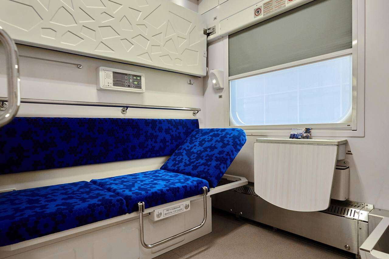 Курсуватимуть і через Дніпро: Укрзалізниця отримала потяги нового зразка