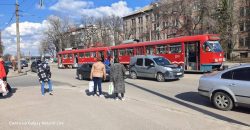 У Дніпрі на проспекті Хмельницького трамвай зійшов рейок