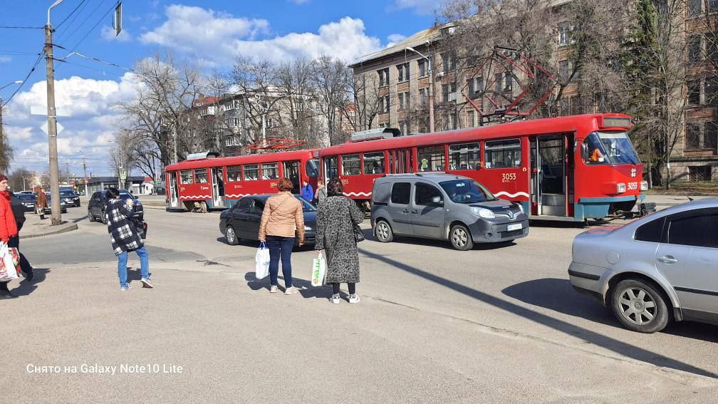 У Дніпрі на проспекті Хмельницького трамвай зійшов рейок