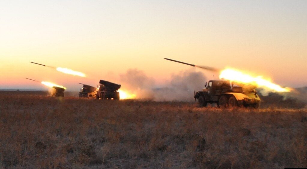 Окупанти атакували Нікопольський район з БпЛА та артилерії: пошкоджені цивільні об'єкти - рис. 1