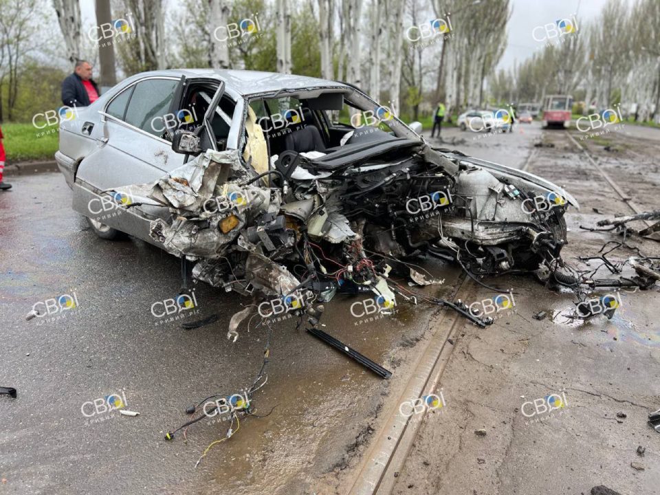 BMW разорвало на части: подробности смертельной аварии в Кривом Роге - рис. 2