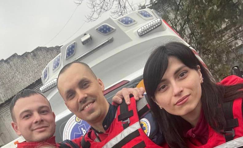 Знепритомнів посеред вулиці: дніпровські лікарі врятували ще одне життя