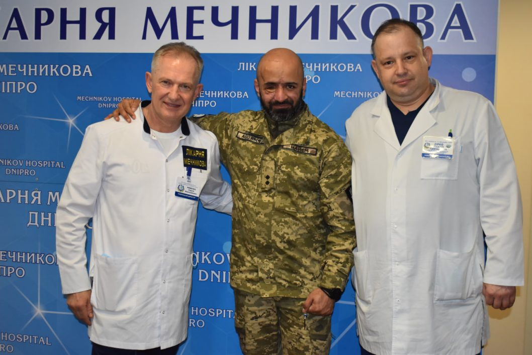 "Мозок було видно назовні": у лікарні імені Мечникова розповіли, як рятували Масі Наєма у Дніпрі