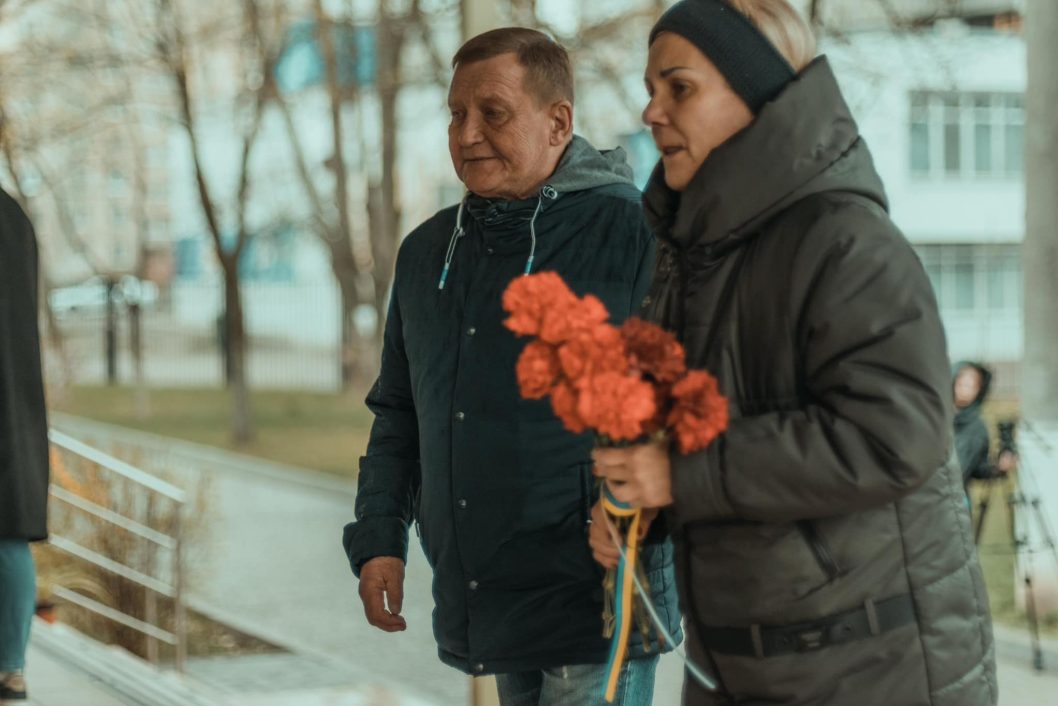 У Дніпрі відкрили меморіальну дошку на честь загиблого воїна Дениса «Шкіпера» Котенка - рис. 2