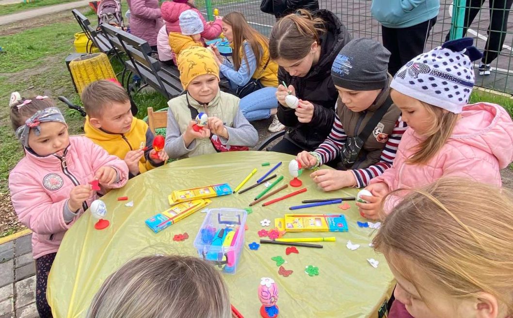 "Розквітли писанками": у Кривому Розі парк "Щастя" прикрасили до Великодня