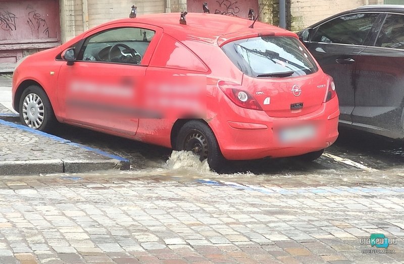 В одному з будинків у середмісті Дніпра прорвало каналізацію