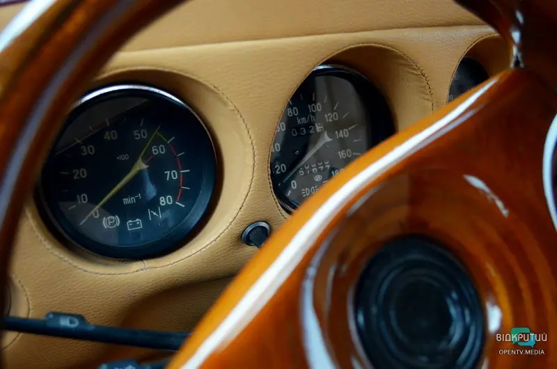 У Дніпрі пройшов показ ретро-авто та пробіг «За Фігурами-4»