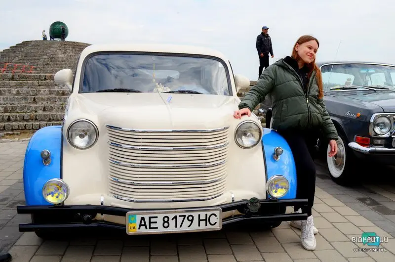 У Дніпрі пройшов показ ретро-авто та пробіг «За Фігурами-4»